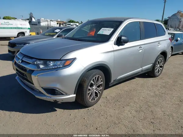 JA4AZ3A36JJ005536 2018 MITSUBISHI OUTLANDER - Image 2