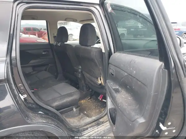 JA4AZ3A36JJ005570 2018 MITSUBISHI OUTLANDER - Image 8