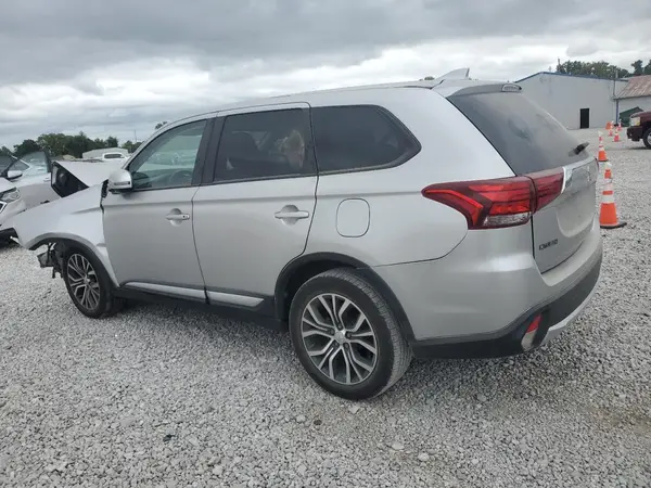 JA4AZ3A36JZ000502 2018 MITSUBISHI OUTLANDER - Image 2