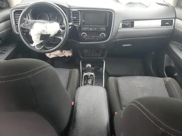 JA4AZ3A36JZ000502 2018 MITSUBISHI OUTLANDER - Image 8