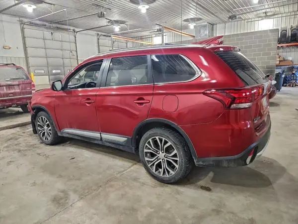 JA4AZ3A36JZ006316 2018 MITSUBISHI OUTLANDER - Image 2