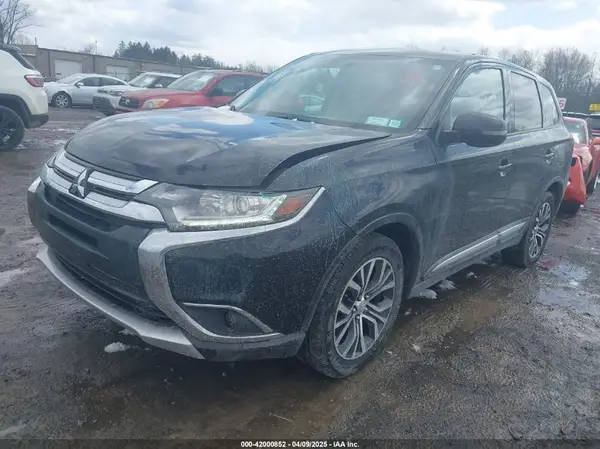 JA4AZ3A36JZ008616 2018 MITSUBISHI OUTLANDER - Image 2
