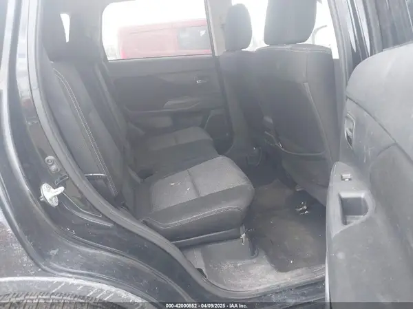 JA4AZ3A36JZ008616 2018 MITSUBISHI OUTLANDER - Image 8