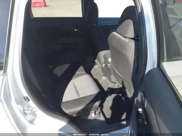 JA4AZ3A36JZ019132 2018 MITSUBISHI OUTLANDER - Image 8