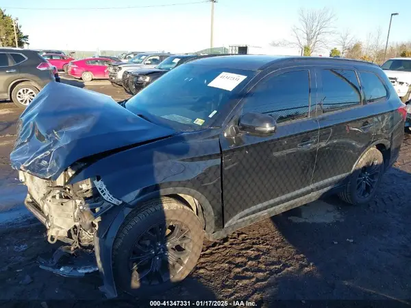 JA4AZ3A36JZ019681 2018 MITSUBISHI OUTLANDER - Image 2