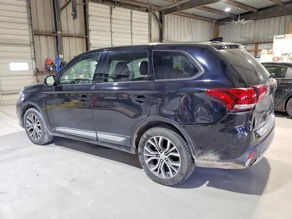 JA4AZ3A36JZ024511 2018 MITSUBISHI OUTLANDER - Image 2