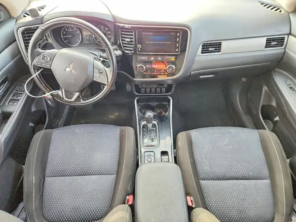 JA4AZ3A36JZ025223 2018 MITSUBISHI OUTLANDER - Image 8