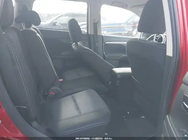 JA4AZ3A36JZ034147 2018 MITSUBISHI OUTLANDER - Image 8