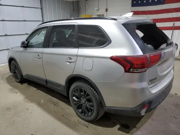 JA4AZ3A36JZ035511 2018 MITSUBISHI OUTLANDER - Image 2
