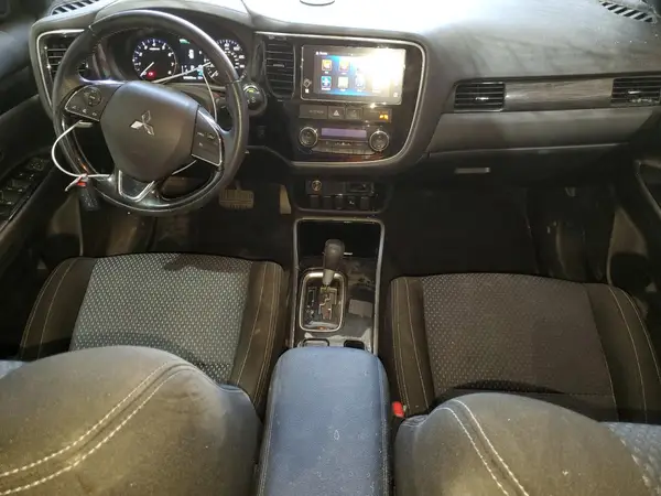 JA4AZ3A36JZ035511 2018 MITSUBISHI OUTLANDER - Image 8