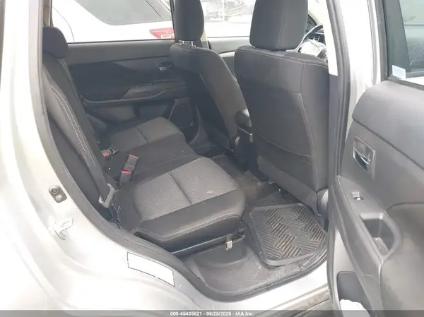 JA4AZ3A36JZ038344 2018 MITSUBISHI OUTLANDER - Image 8