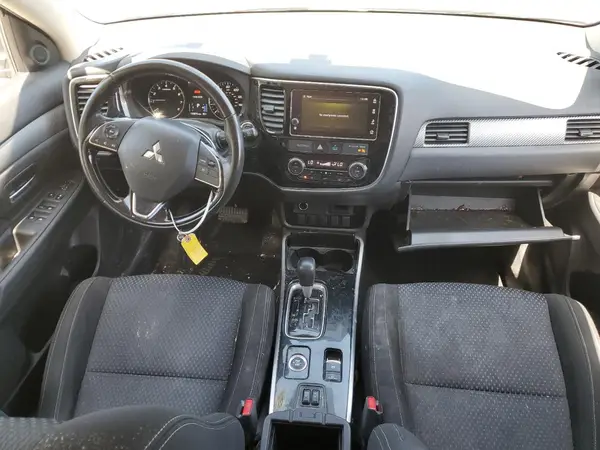 JA4AZ3A36JZ041387 2018 MITSUBISHI OUTLANDER - Image 8