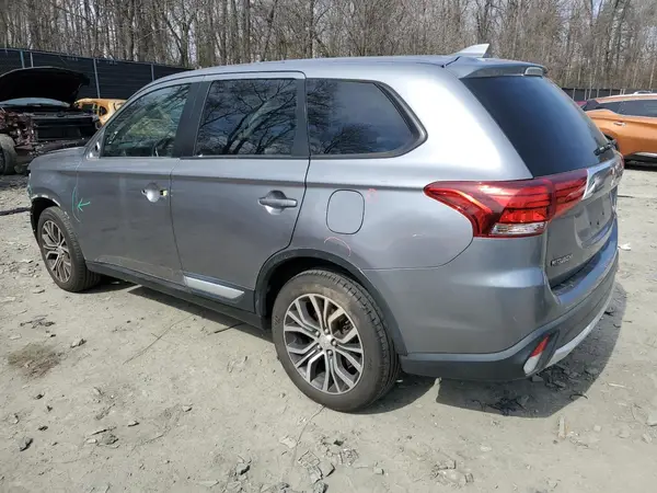 JA4AZ3A36JZ041454 2018 MITSUBISHI OUTLANDER - Image 2