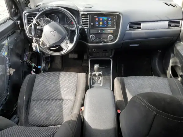 JA4AZ3A36JZ041454 2018 MITSUBISHI OUTLANDER - Image 8