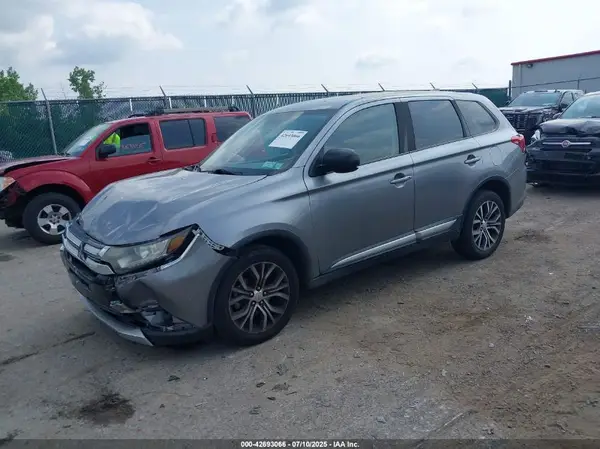 JA4AZ3A36JZ042040 2018 MITSUBISHI OUTLANDER - Image 2