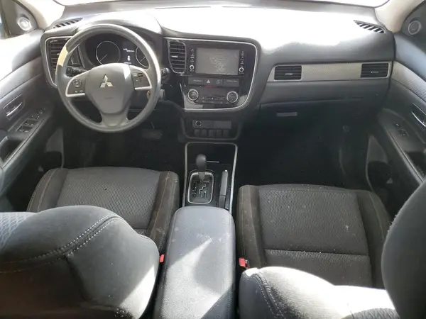 JA4AZ3A36JZ042328 2018 MITSUBISHI OUTLANDER - Image 8