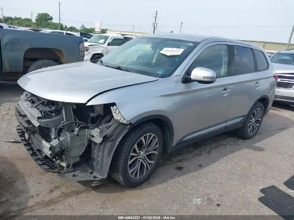 JA4AZ3A36JZ044824 2018 MITSUBISHI OUTLANDER - Image 2