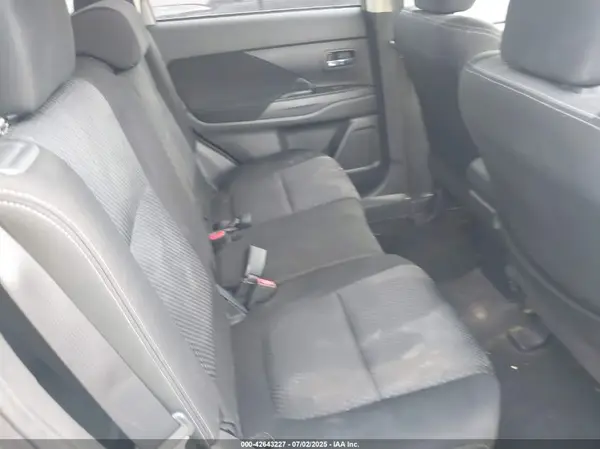 JA4AZ3A36JZ044824 2018 MITSUBISHI OUTLANDER - Image 8