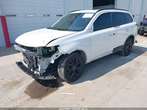 JA4AZ3A36JZ044936 2018 MITSUBISHI OUTLANDER - Image 2