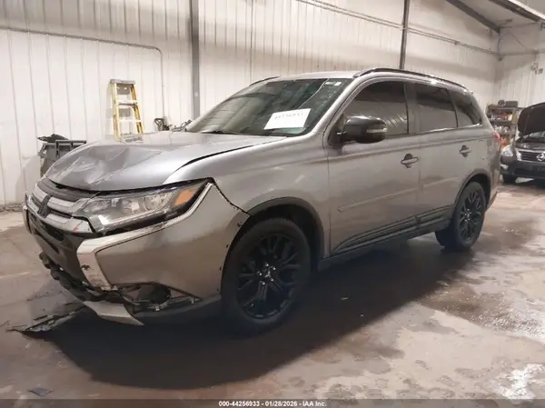 JA4AZ3A36JZ046542 2018 MITSUBISHI OUTLANDER - Image 2