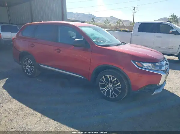 JA4AZ3A36JZ052812 2018 MITSUBISHI OUTLANDER - Image 1