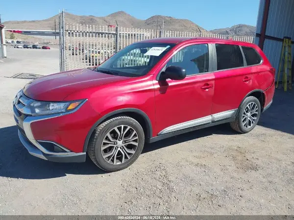 JA4AZ3A36JZ052812 2018 MITSUBISHI OUTLANDER - Image 2
