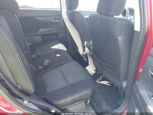JA4AZ3A36JZ052812 2018 MITSUBISHI OUTLANDER - Image 8