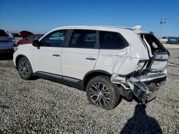 JA4AZ3A36JZ053748 2018 MITSUBISHI OUTLANDER - Image 2