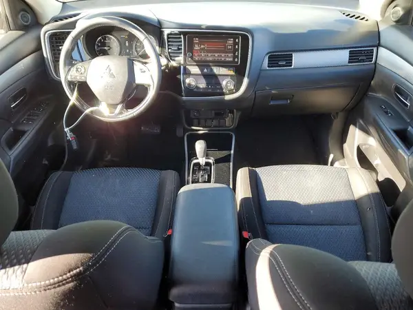 JA4AZ3A36JZ053748 2018 MITSUBISHI OUTLANDER - Image 8