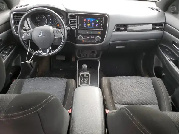 JA4AZ3A36JZ053913 2018 MITSUBISHI OUTLANDER - Image 8
