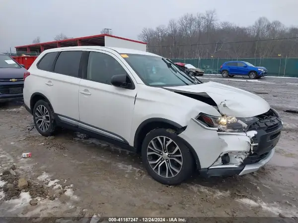 JA4AZ3A36JZ053961 2018 MITSUBISHI OUTLANDER - Image 1