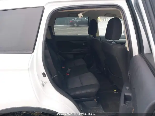 JA4AZ3A36JZ053961 2018 MITSUBISHI OUTLANDER - Image 8