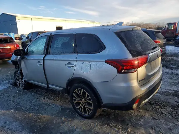 JA4AZ3A36JZ056343 2018 MITSUBISHI OUTLANDER - Image 2