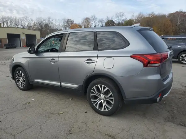 JA4AZ3A36JZ056715 2018 MITSUBISHI OUTLANDER - Image 2