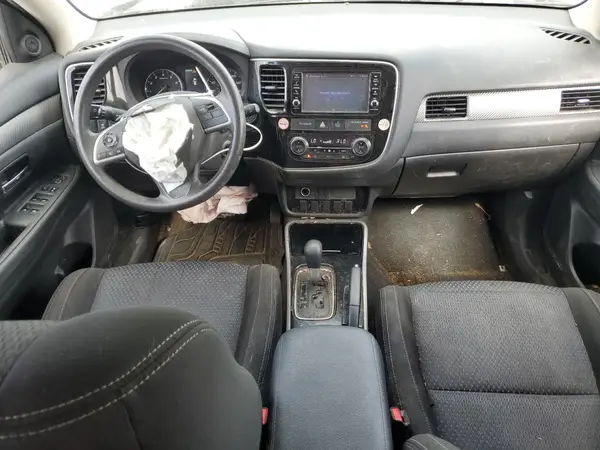 JA4AZ3A36JZ056858 2018 MITSUBISHI OUTLANDER - Image 8