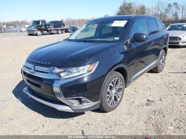 JA4AZ3A36JZ057072 2018 MITSUBISHI OUTLANDER - Image 2