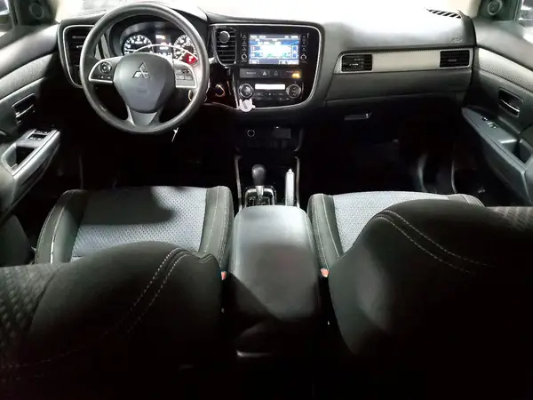 JA4AZ3A36JZ057377 2018 MITSUBISHI OUTLANDER - Image 8
