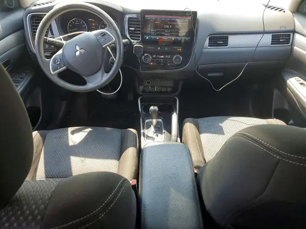 JA4AZ3A36JZ058819 2018 MITSUBISHI OUTLANDER - Image 8
