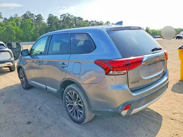 JA4AZ3A36JZ061655 2018 MITSUBISHI OUTLANDER - Image 2