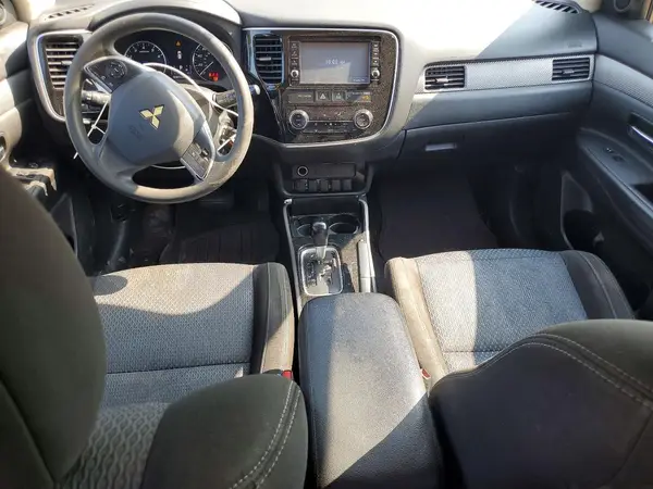 JA4AZ3A36JZ061655 2018 MITSUBISHI OUTLANDER - Image 8
