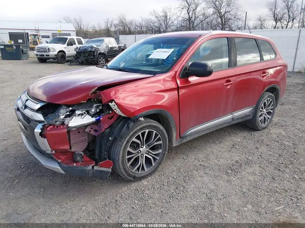JA4AZ3A36JZ062305 2018 MITSUBISHI OUTLANDER - Image 2