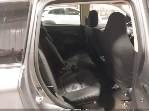 JA4AZ3A36JZ062434 2018 MITSUBISHI OUTLANDER - Image 8