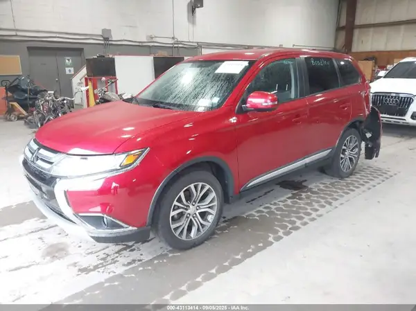 JA4AZ3A36JZ062756 2018 MITSUBISHI OUTLANDER - Image 2