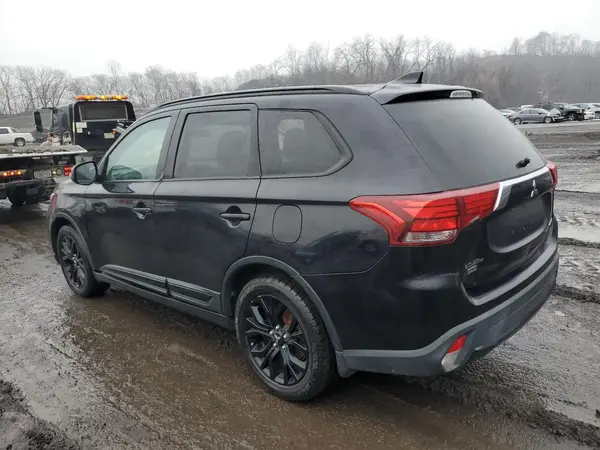 JA4AZ3A36JZ062840 2018 MITSUBISHI OUTLANDER - Image 2
