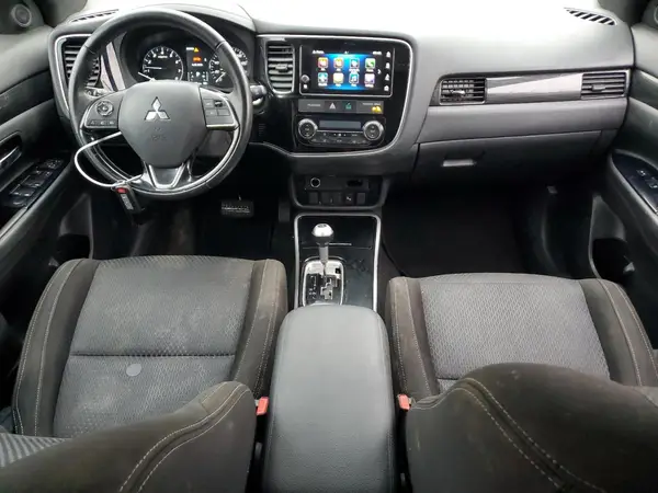 JA4AZ3A36JZ062840 2018 MITSUBISHI OUTLANDER - Image 8