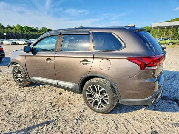 JA4AZ3A36JZ070758 2018 MITSUBISHI OUTLANDER - Image 2