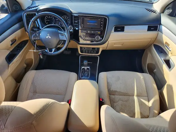 JA4AZ3A36JZ070758 2018 MITSUBISHI OUTLANDER - Image 8