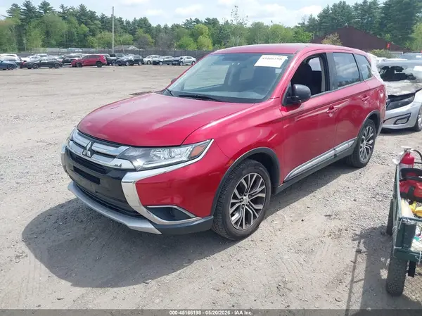 JA4AZ3A36JZ070873 2018 MITSUBISHI OUTLANDER - Image 2