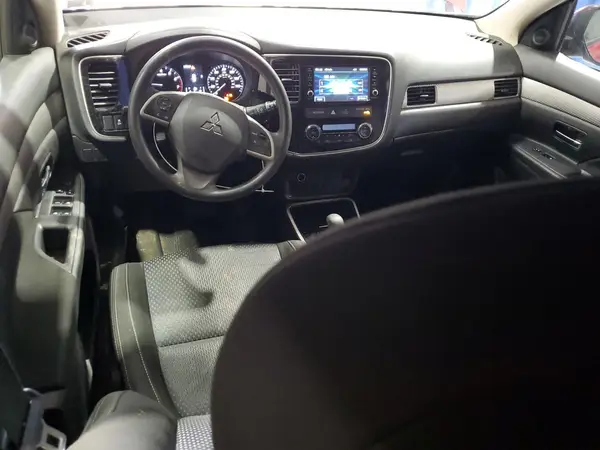 JA4AZ3A36JZ071389 2018 MITSUBISHI OUTLANDER - Image 8