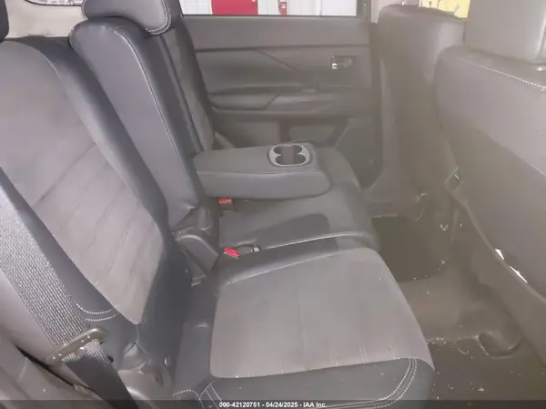 JA4AZ3A36KJ000502 2019 MITSUBISHI OUTLANDER - Image 8
